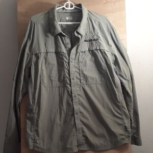 REI Khaki Green Hiking Or Hunting Shirt Men XL.